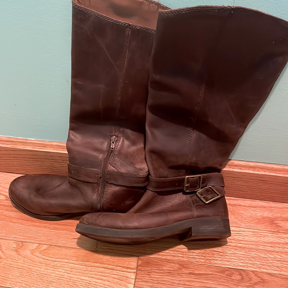 Leather brown boots